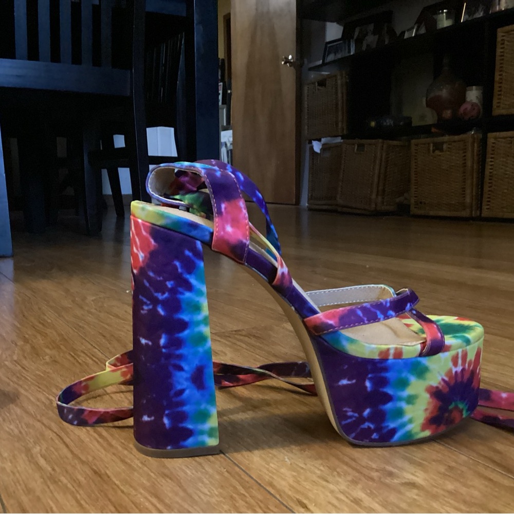 Sexy, Fun, Colorful Tie-Dye Strappy Platform Sandal Heels by Liliana. Size 9 NEW